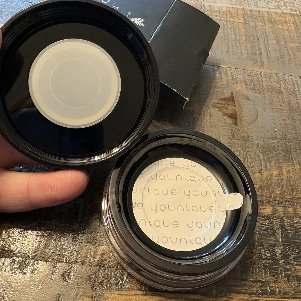 Younique Touch Behold TRANSLUCENT SETTING POWDER O.37 Oz NEW IN BOX Sealed